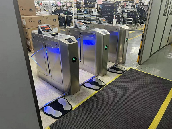 工业级ESD三辊闸重磅升级：承重200kg+IP65防护的硬核设计